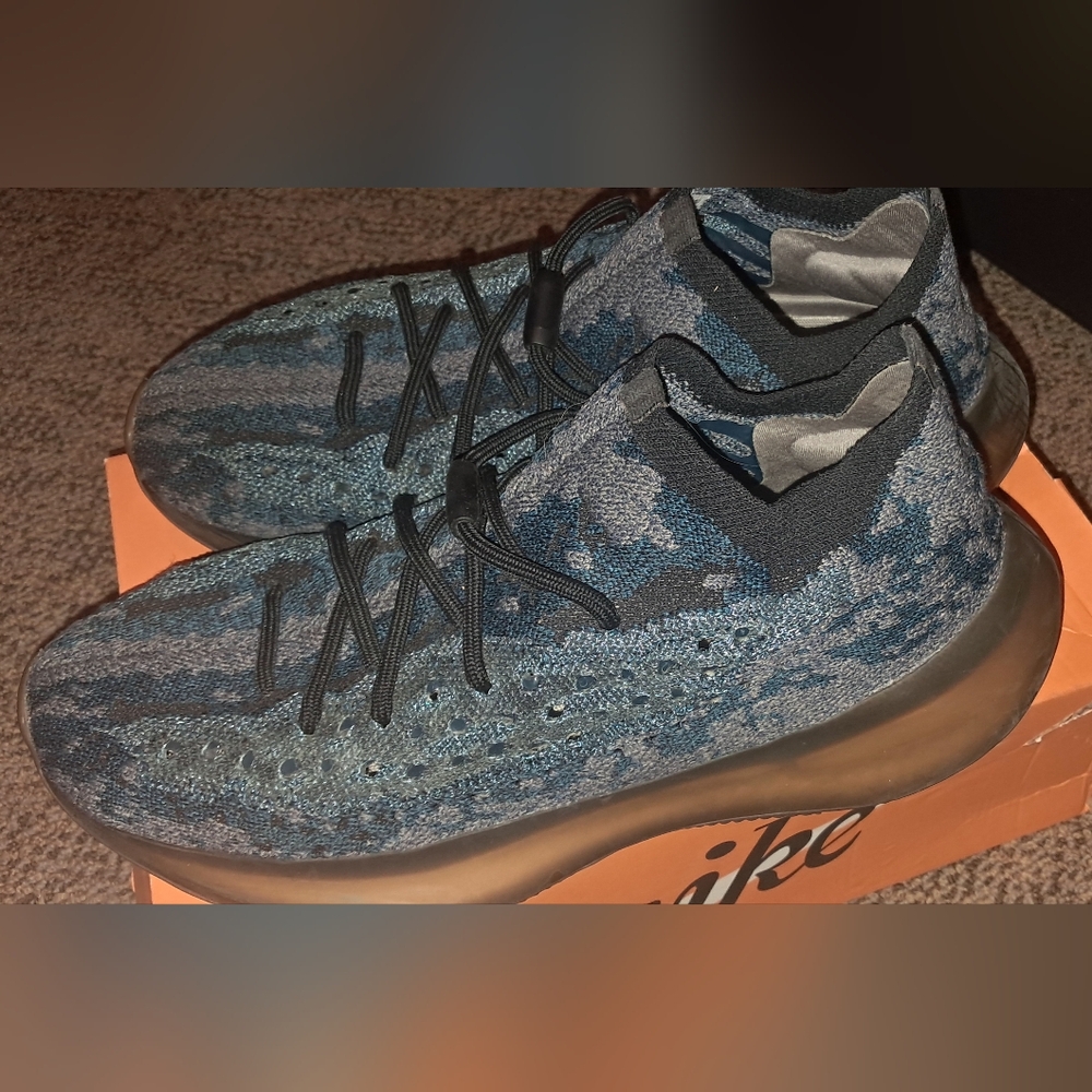 Yeezy Boost - image 2